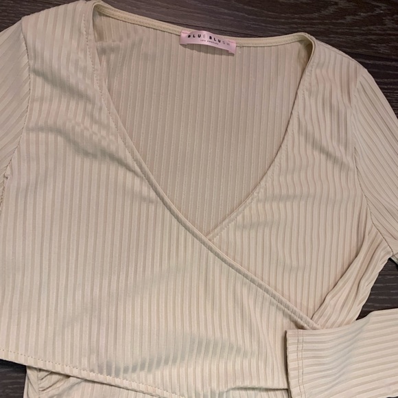 Dolce Vita Wrap Crop Top - Picture 3 of 4